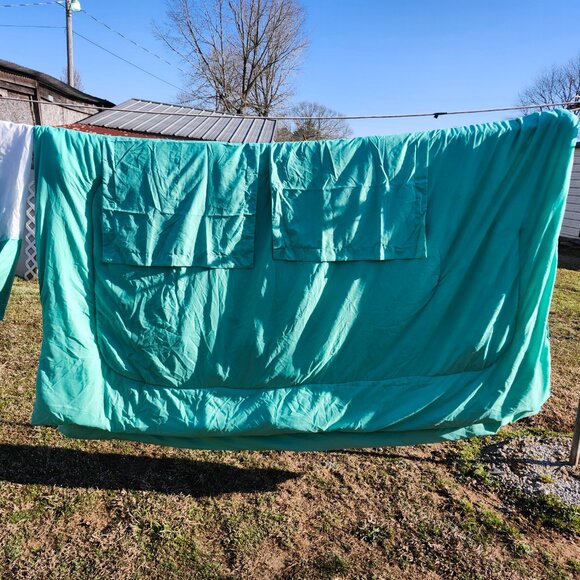 King/queen size comforter with matching pillow shams and bedskirt - Picture 5 of 15